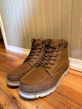 Levi’s Dean WX UL Casual Chukka Brown Boots, sz 8